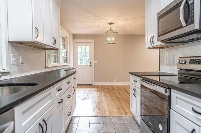 Building Photo - 440 W Maine Ave