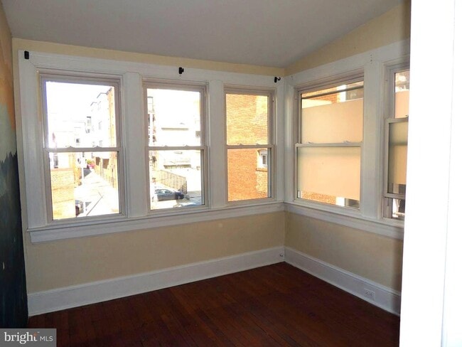 Building Photo - 1465 Girard St NW