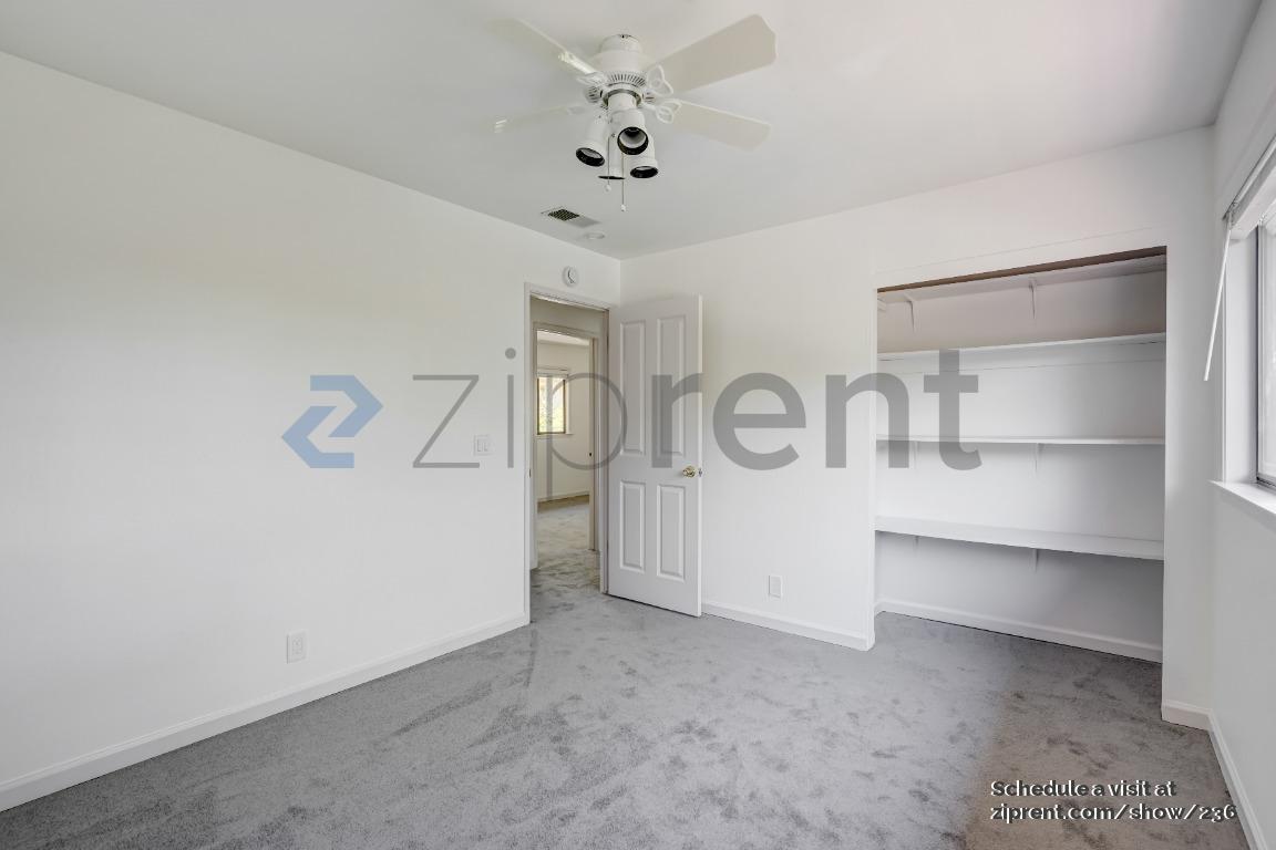 Building Photo - 8 Balra Dr