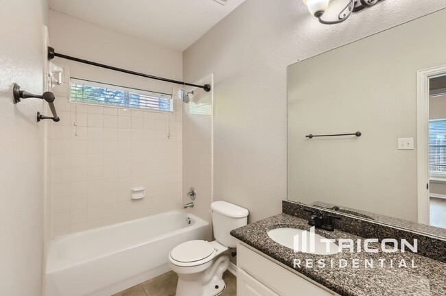 Building Photo - 2624 Dunbar Dr