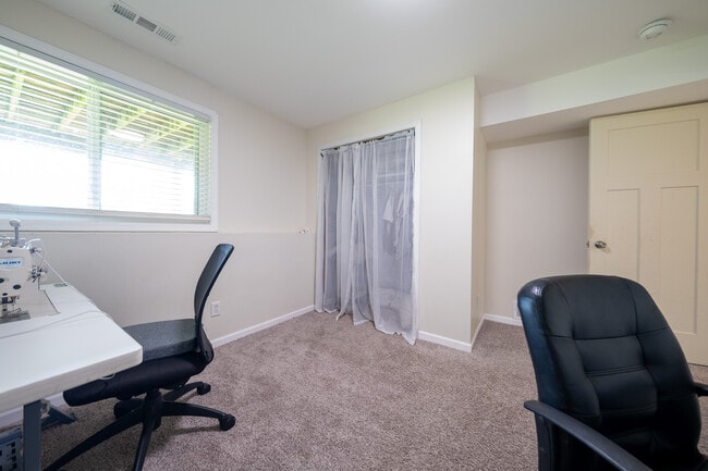 Building Photo - 15709 Chalet Ct