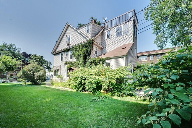 Building Photo - 2501 Emerson Ave S