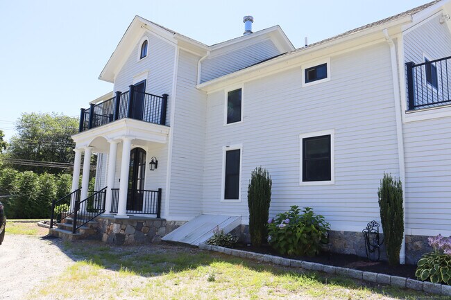 Building Photo - 374 Grassy Hill Rd