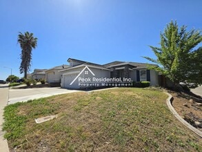 Building Photo - Spacious Vintage Park 3bd/2ba Home with 2 Car Garage!