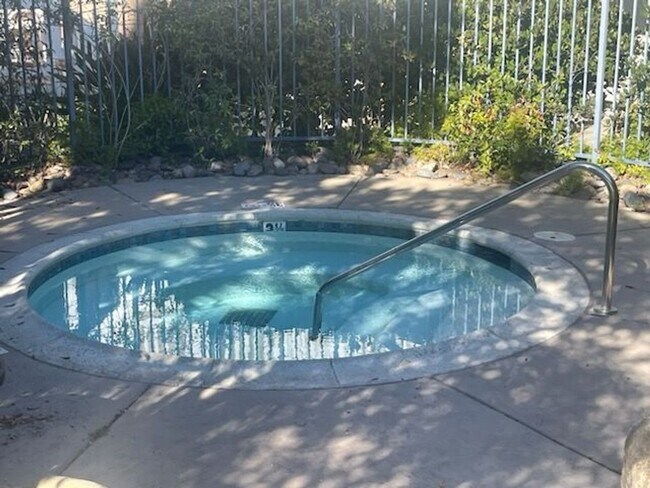 Building Photo - Beautiful La Jolla Condo – Fully Furnished – $350 Off 1st Month!