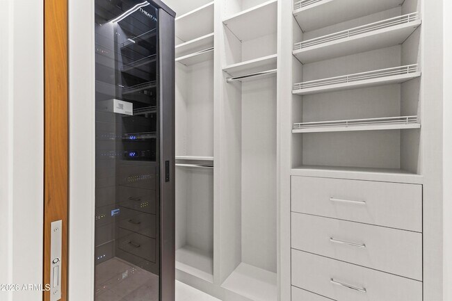 Building Photo - 6587 N Palmeraie Blvd