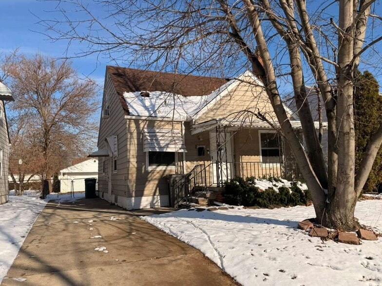 Primary Photo - 24800 Dunning St