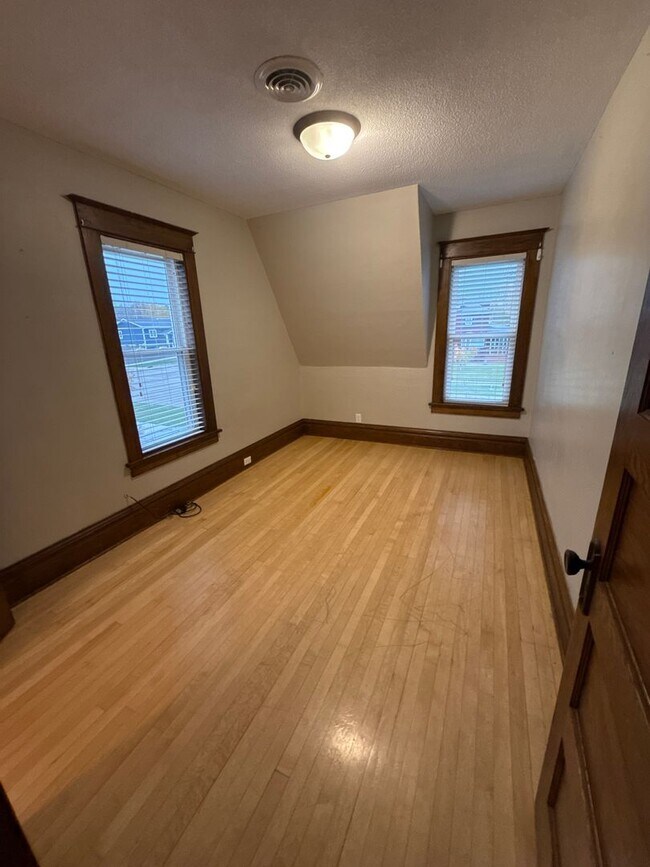 Building Photo - NSP-139/141 6th St NW