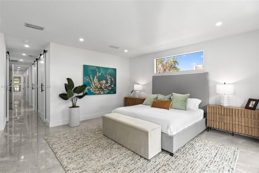 Building Photo - 325 SW 16th St