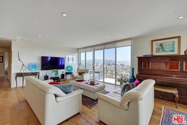 Building Photo - 2160 Century Pk E