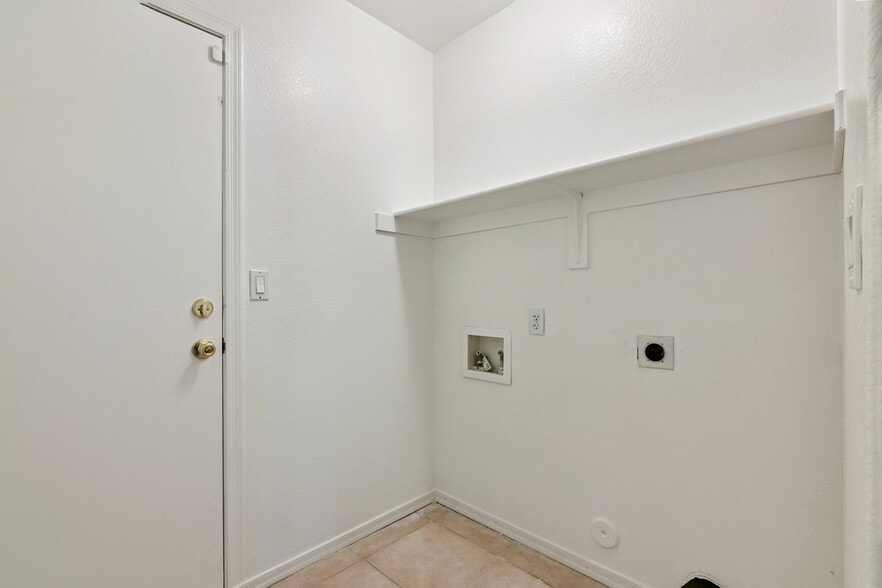 Building Photo - 4545 N 67th Ave