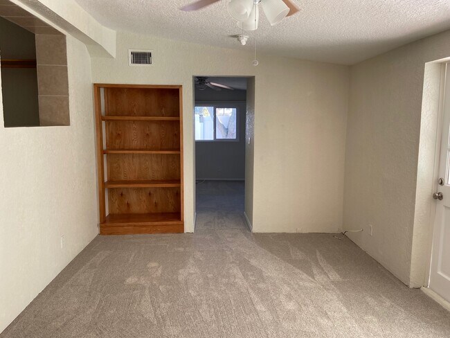 Building Photo - 603 Oakwood Ave