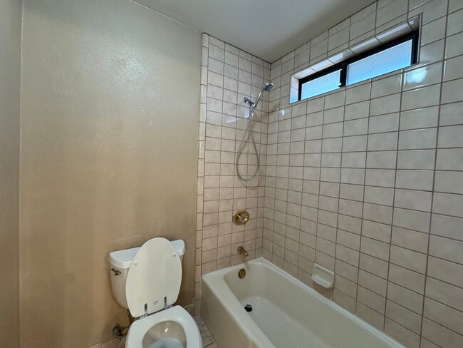 Building Photo - Northwest Bakersfield Home