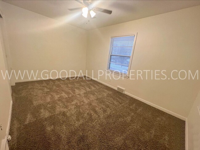 Building Photo - 3 Bedroom 2 bath with a huge fenced in bac...