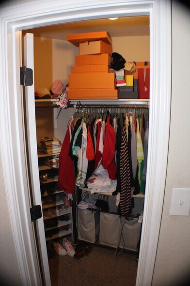 Master Bdrm Closet - 4923 Flipper Dr