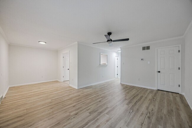 Building Photo - 6137 Quince Rd