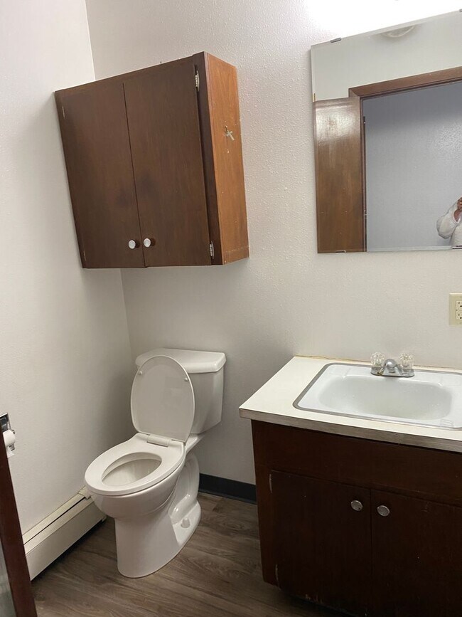 Building Photo - 305