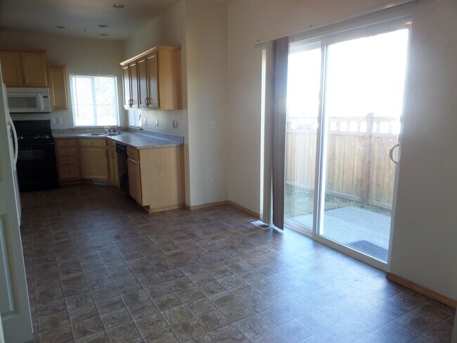 Building Photo - 3 Bedroom 2.5 Bath Home in Great Blueberry Ridge Neighborhood with Garage
