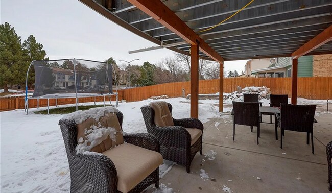 Building Photo - Huge room in a large shared home, private bathroom, great neighborhood, friendly roommates!