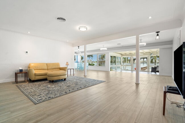 Building Photo - 3536 Belle Vista Dr E