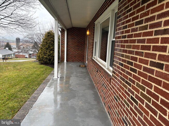 Building Photo - 5424 Valley View Dr