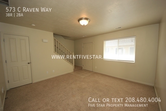 Building Photo - 573 Raven Way