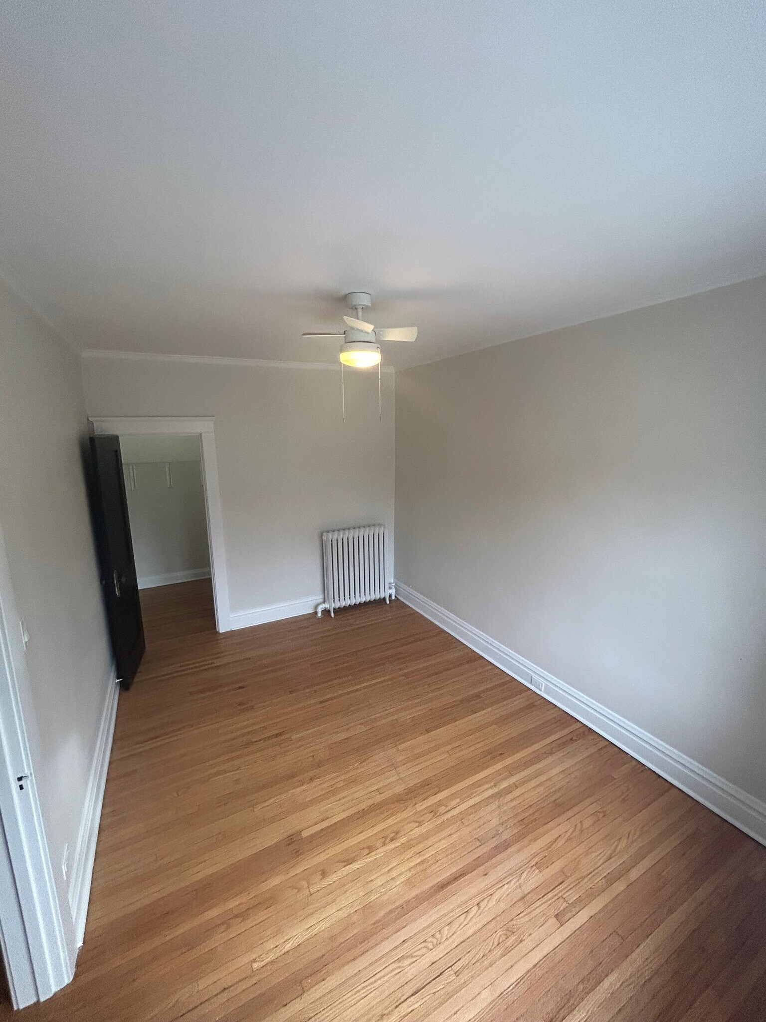 Bedroom 2 (9.5' x 13') - 715 W Hillgrove Ave