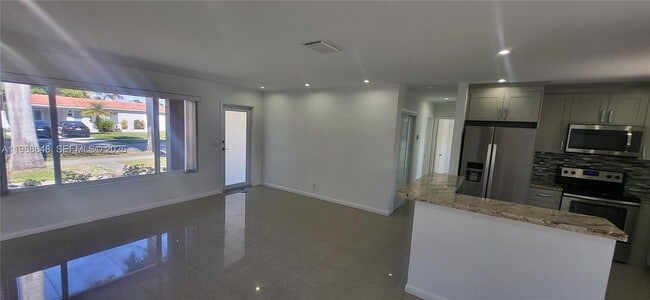 Building Photo - 1016 NE 5th St