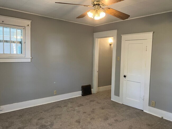 Building Photo - 1415 Neosho St