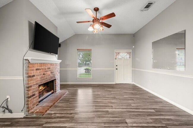 Building Photo - 692 John Henry Dr