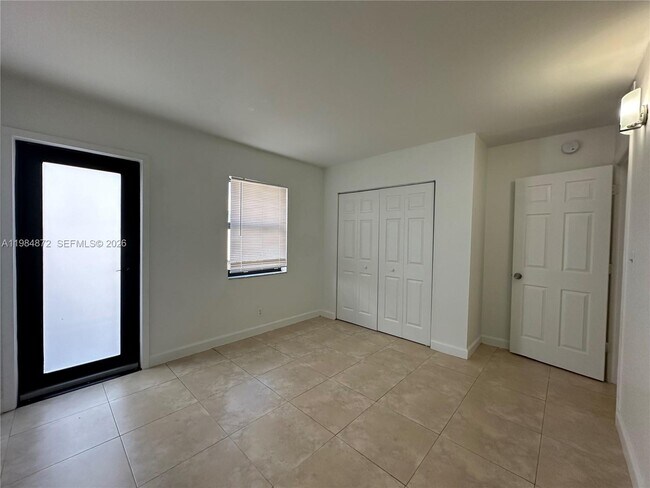 Building Photo - 2705 NE 9th Ave