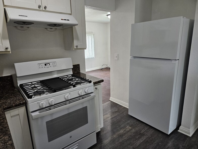 Kitchen - 3172 Farnsworth Ave