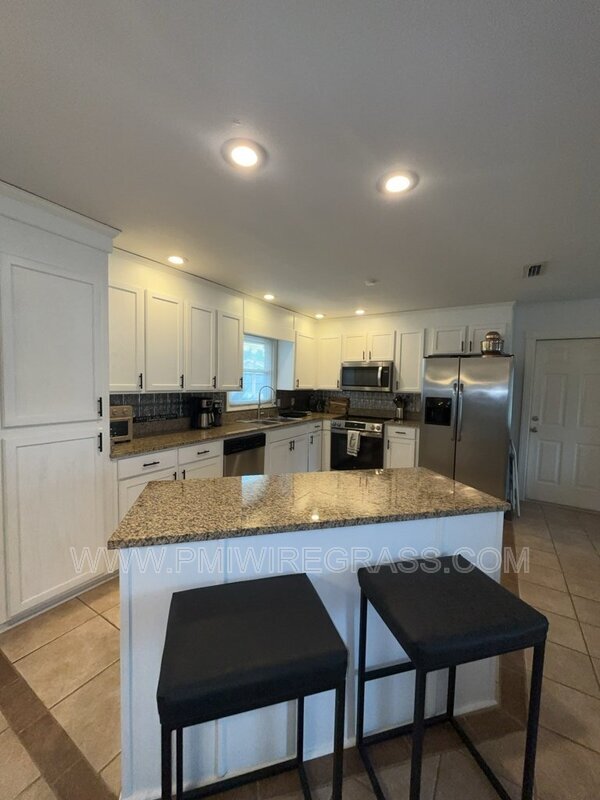 Building Photo - 202 Pondella Dr