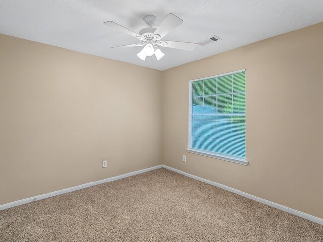 Building Photo - 2026 Mossy Trail Dr