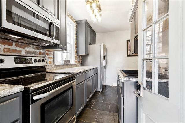 Building Photo - 823 Dauphine St