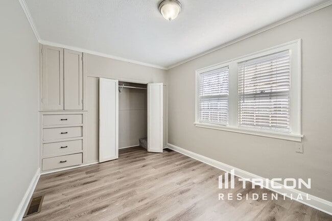 Building Photo - 3625 S Elati St