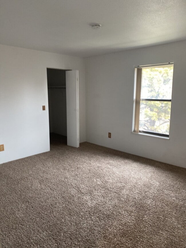 Building Photo - Spacious 2bd/2ba condo!