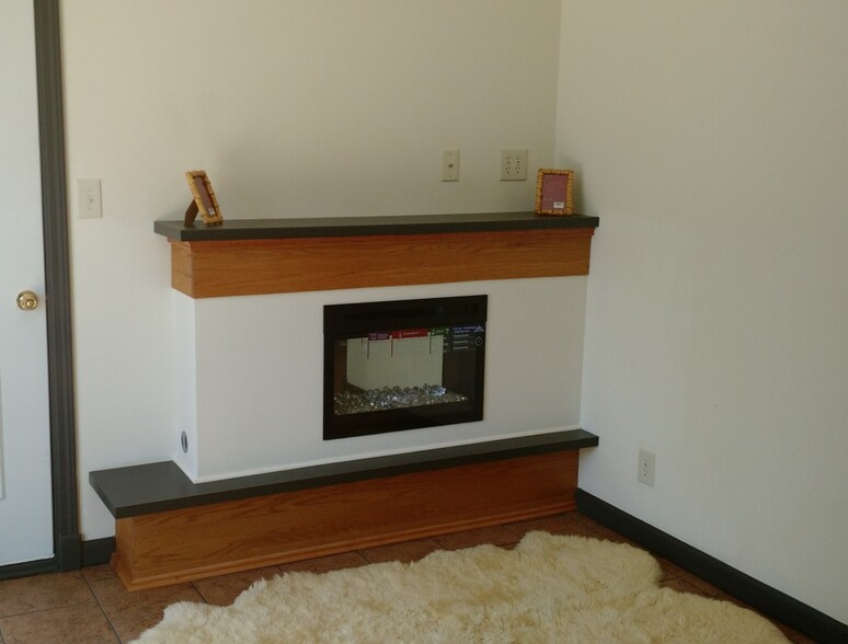 Fireplace Living Room - 14711 N River Beach Dr