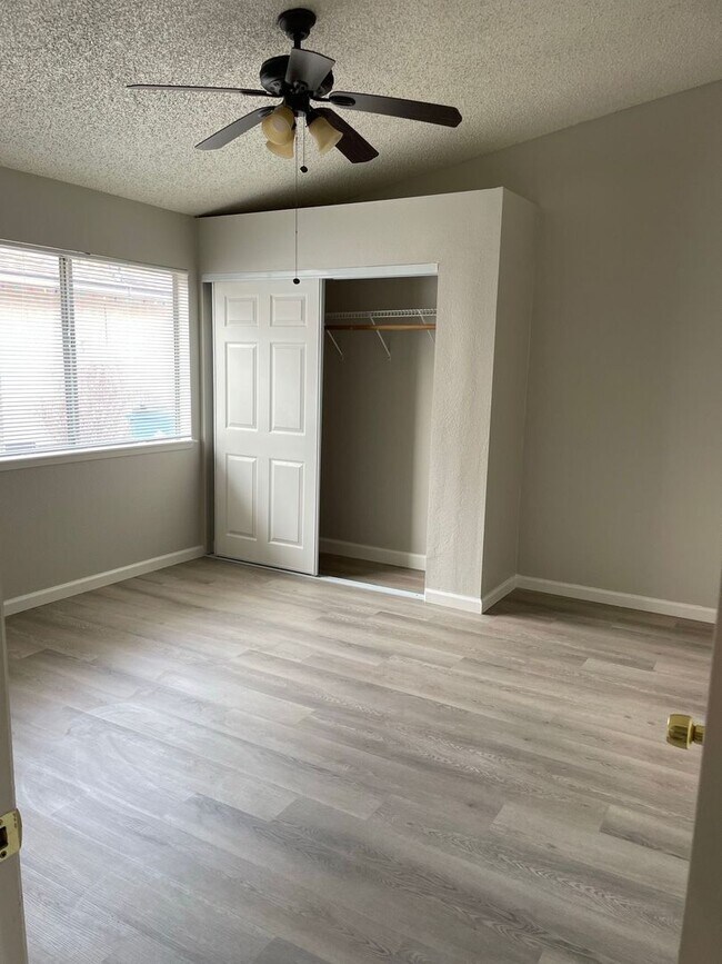 Building Photo - 2 bedroom 2 bath house near Desert Shores/ Available 4/1/2026