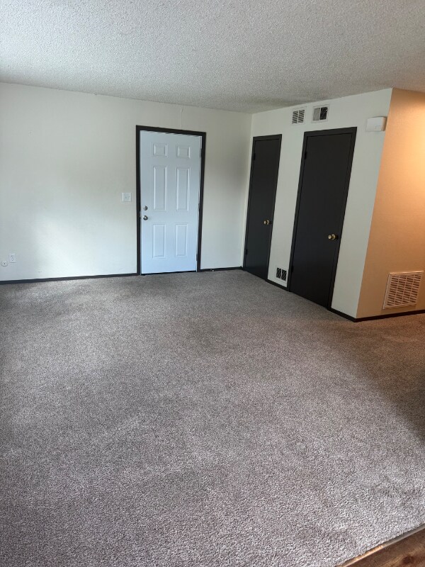 Building Photo - 620 S Mt Carmel St