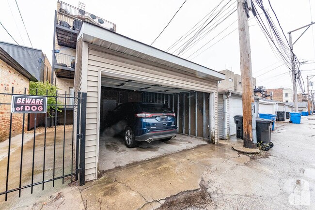 Building Photo - 2014 W Augusta Blvd