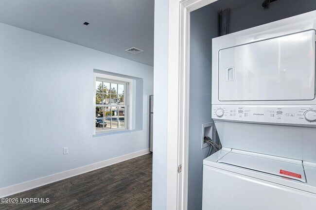 Building Photo - 1009 Arnold Ave