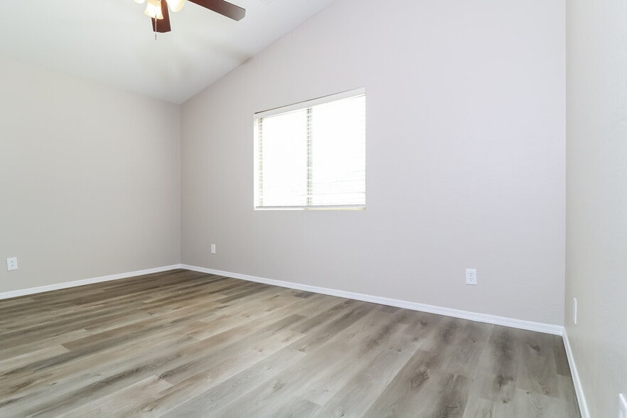 Building Photo - 15108 N El Frio Ct