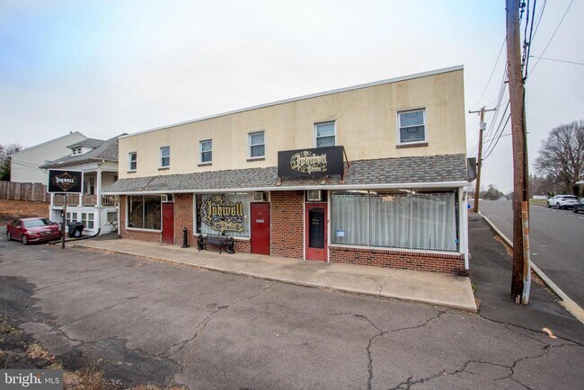 Building Photo - 857 Street Rd