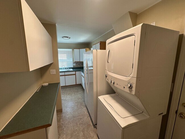 Building Photo - Sunnyside Charmer with Garage & Private Yard