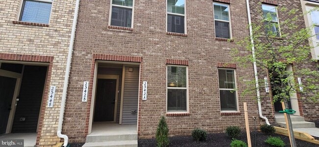 Primary Photo - 2542 -A Verona Pl