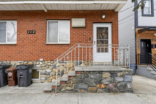 Building Photo - 1-12 Walnut St