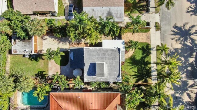 Building Photo - 607 Flamingo Dr