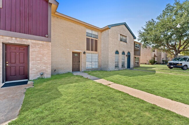Building Photo - 1530 Eagle Lake Rd