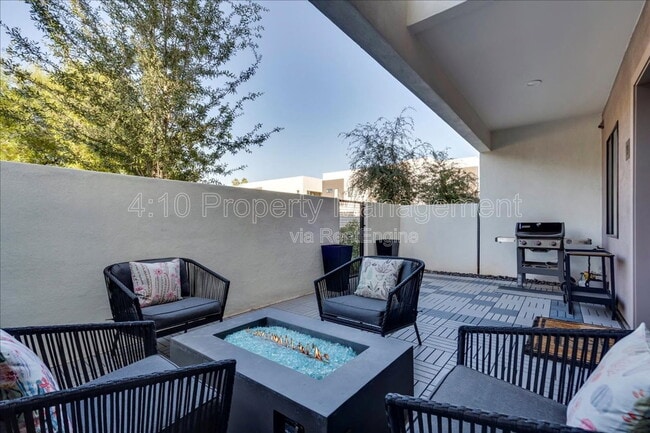 Building Photo - 1111 E Missouri Ave